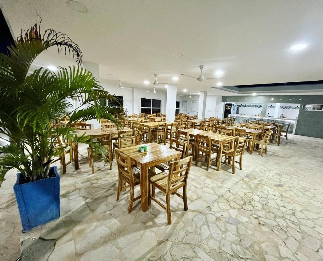 Hotel Playarena Coveñas Екстериор снимка